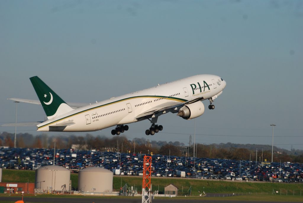 Boeing 777-200 (AP-BGL)