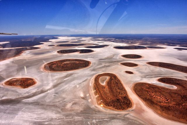 AEROPRAKT A-32 Vixxen (23-8770) - Lake Armadeus Northern Territory from the Vixxen July 2017