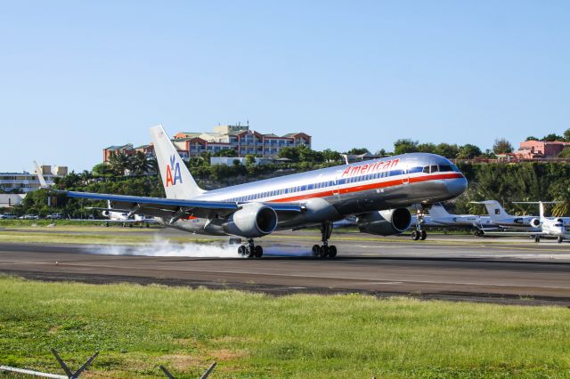 BOEING 767-200 (N654A)