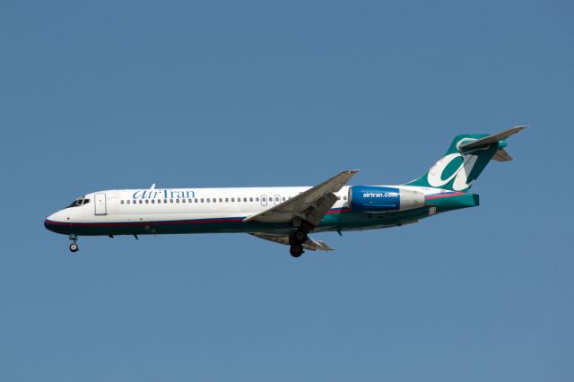 Boeing 717-200 (N975AT) - AirTran Airways, N975AT, Boeing 717-2BD, msn 55035, Photo by John A. Miller, a rel=nofollow href=http://www.PhotoEnrichments.comwww.PhotoEnrichments.com/a