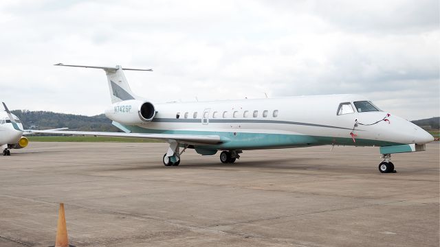 Embraer Legacy 600/650 (N742SP)