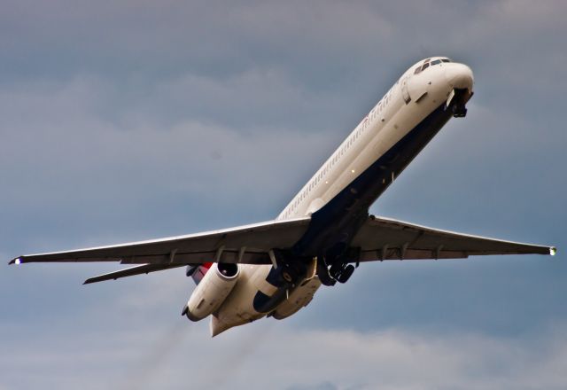 McDonnell Douglas MD-88 (N972DL)