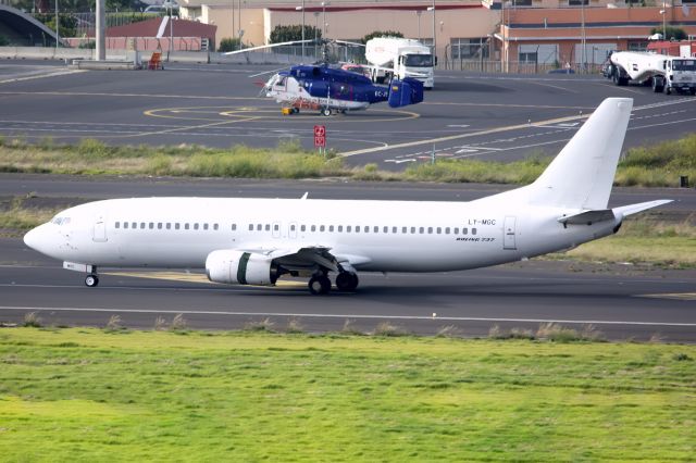 BOEING 737-400 (LY-MGC)