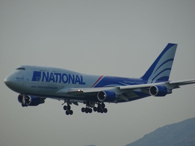 Boeing 747-400 (N952CA)