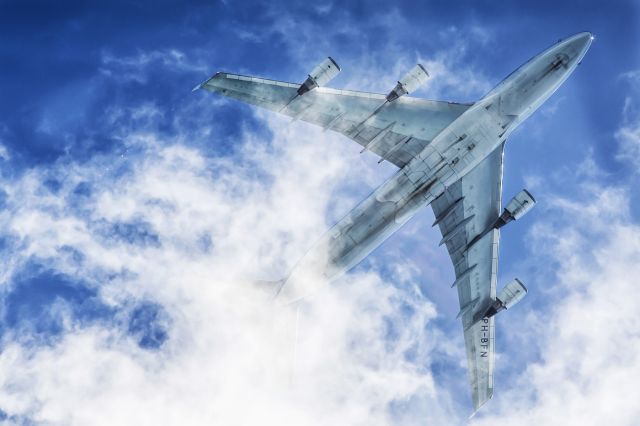 Boeing 747-400 (PH-BFN) - Approach over Maho beach.