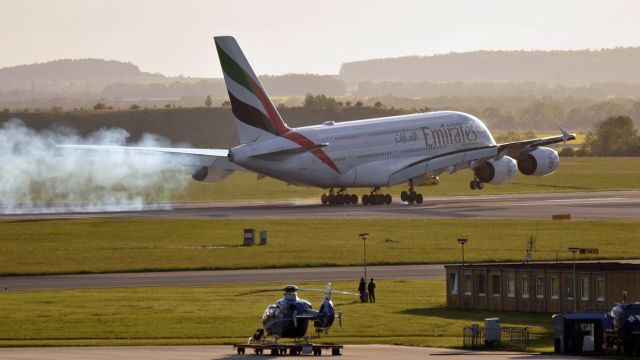 Airbus A380-800 (A6-EUM)