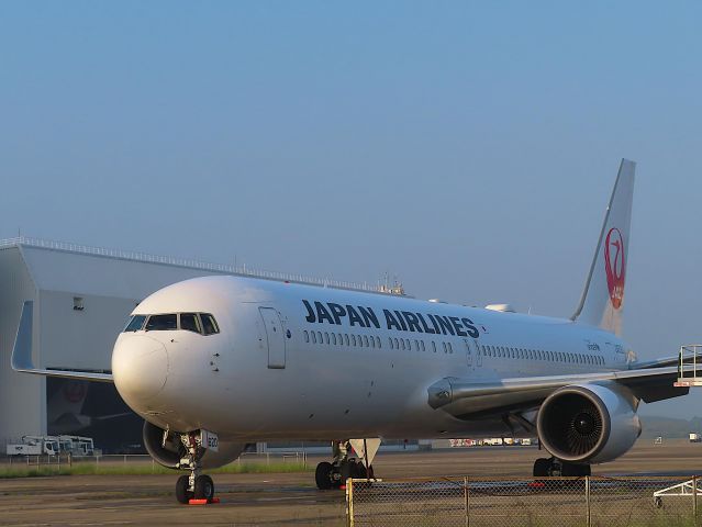 BOEING 767-300 (JA620J) - Photo taken on May 19, 2022.br /JL6729/19  NRT-TPE