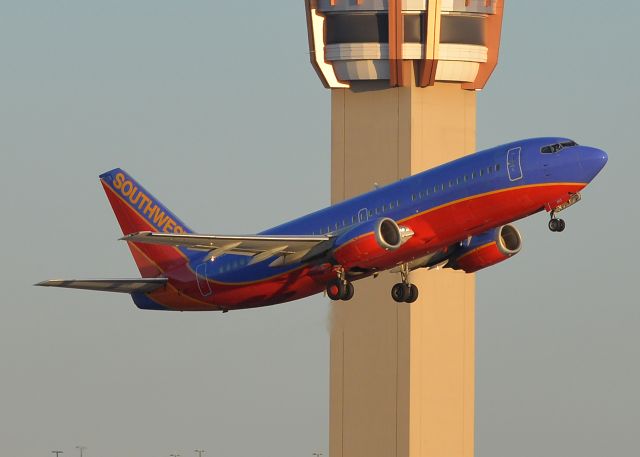 BOEING 737-300 (N633SW)