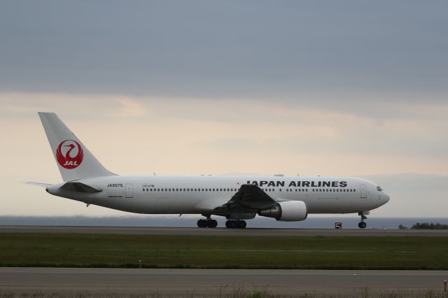 BOEING 767-300 (JA8976) - 04 June 2016:HKD-HND.