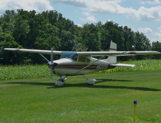 Cessna Skyhawk (N6209E)