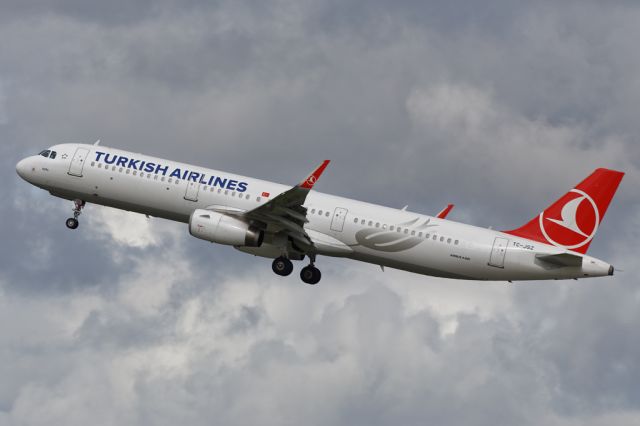 Airbus A321 (TC-JSZ) - THY1994 on the way back to Istanbul.