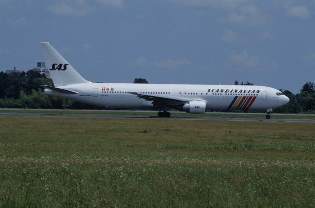 BOEING 767-300 (LN-RCE) - Departure at Narita Intl Airport Rwy16 on 1991/06/09
