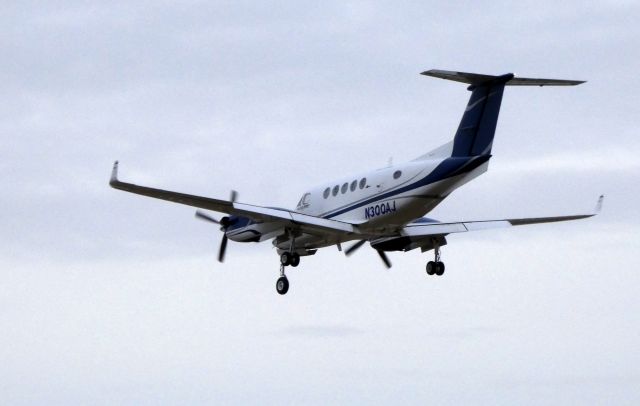 Beechcraft Super King Air 200 (N300AJ) - On final is this 1981 Beech 200 in the Winter of 2020.