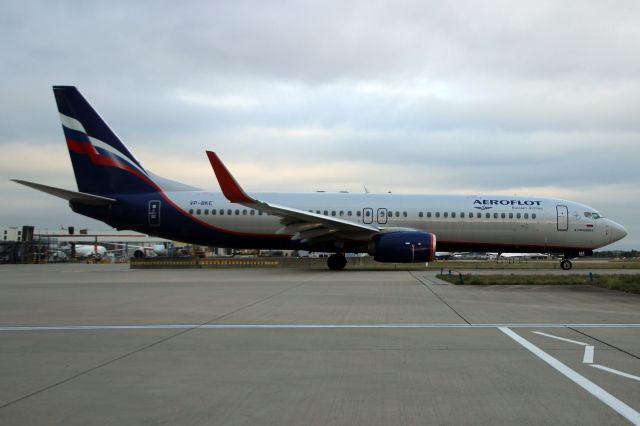 Boeing 737-800 (VP-BKE) - Taxiing to depart rwy 27L on 27-Sep-20 operating flight AFL2583 to UUEE.