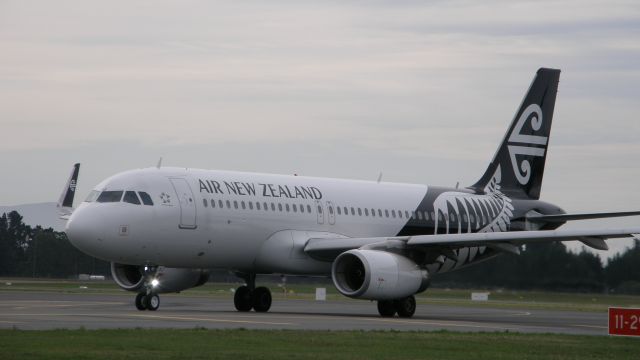 Airbus A320 (ZK-OXJ)