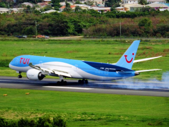 Boeing 787-9 Dreamliner (G-TUIK)