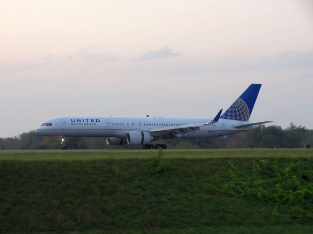 Boeing 757-200 (N598UA)