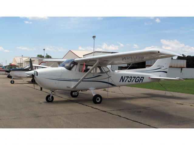 Cessna Skyhawk (N737GR)