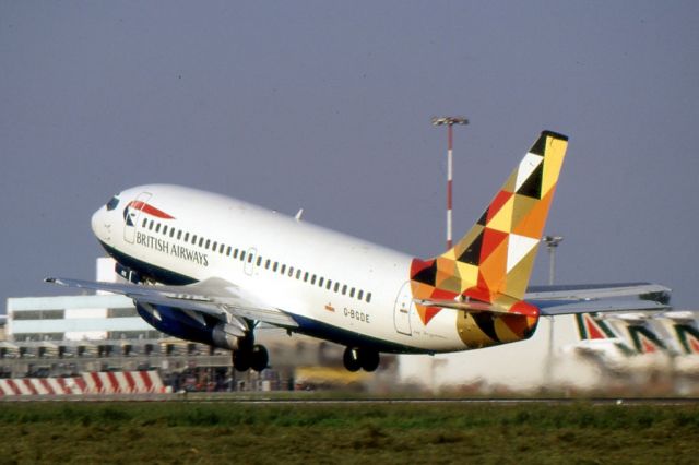 Boeing 737-200 (G-BGDE)