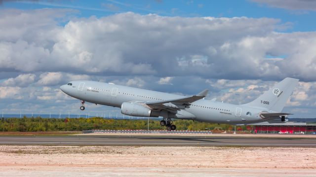 Airbus A330-200 (T055)