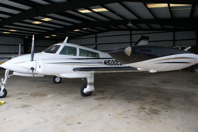 Cessna 310 (N500CC)