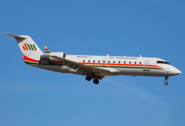 Canadair Regional Jet CRJ-200 (N465AW) - Air Wisconsin CRJ200 retro jet diving for runway 19R in MKE