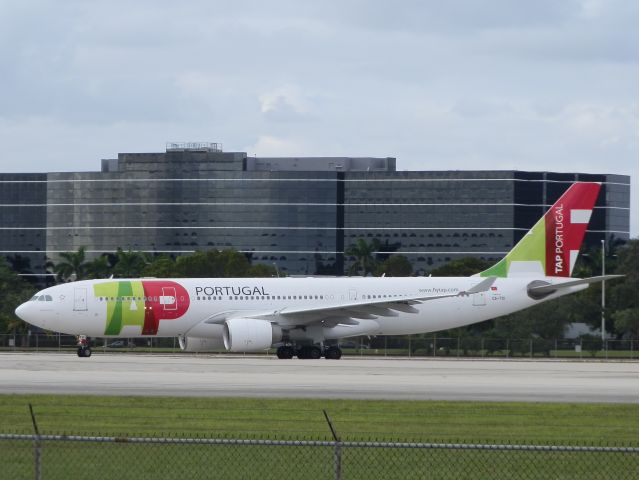 Airbus A330-200 (CS-TOI)