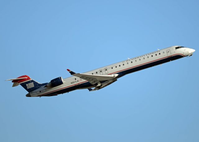 Canadair Regional Jet CRJ-900 (N927LR)