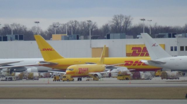 Boeing 737-700 —