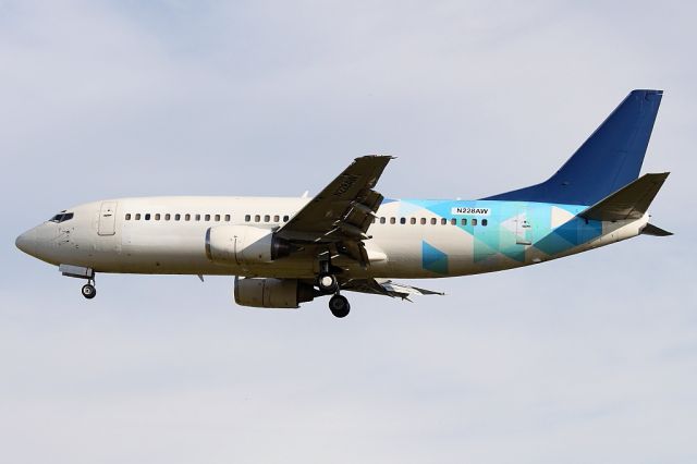 BOEING 737-300 (N228AW)