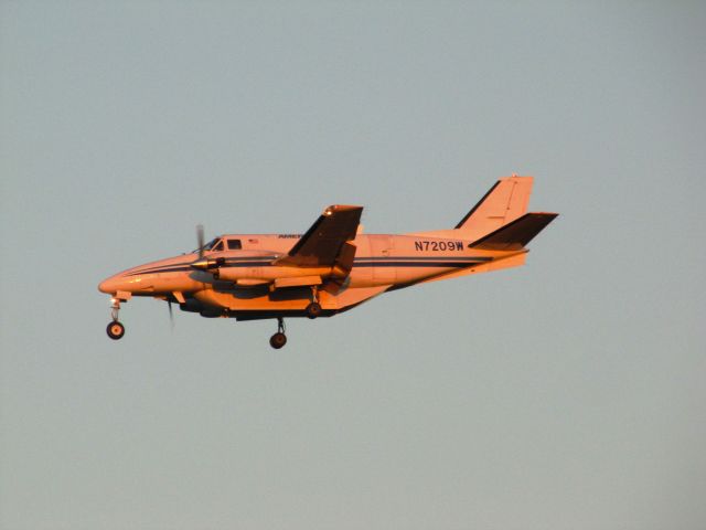 Piper Cherokee (N7209W)