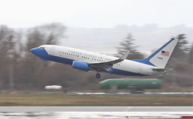 Boeing 737-700 (05-4613) - "spar10" usaf c-40c 05-4613 dep shannon 19/12/20.