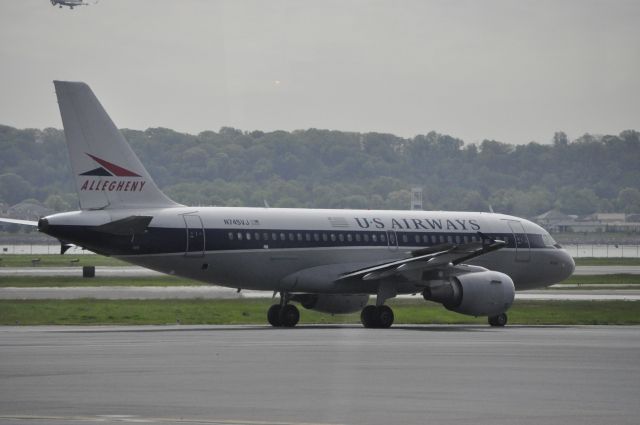 BOEING 737-300 (N745VJ)