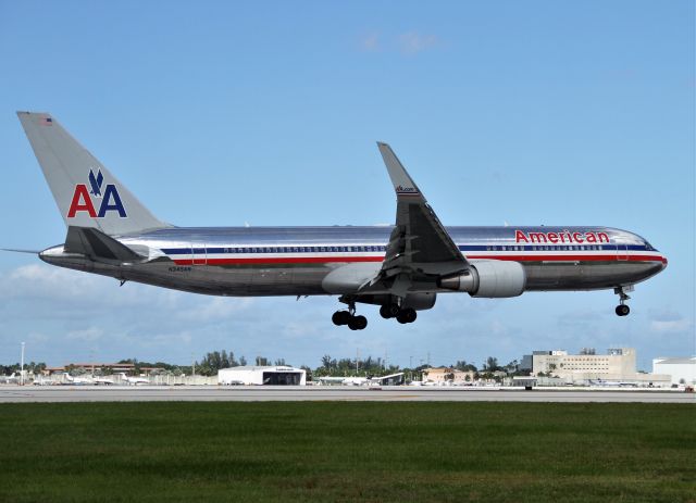 BOEING 767-200 (N345AN)