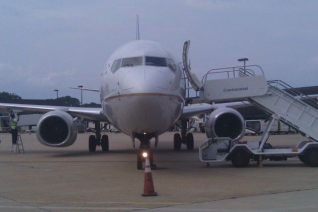 Boeing 737-800 (N73276)