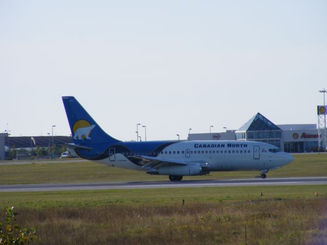 Boeing 737-200 (C-GOPW)