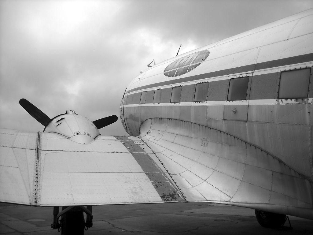 Douglas DC-3 (ZS-DRJ)