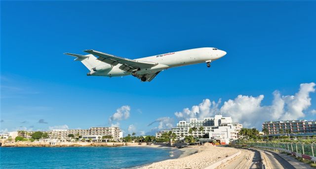 BOEING 727-200 (N215WE) - IFL Group inc. Boeing B727 N215WE flying for Amerijet Int delivering cargo out of Miami seen over maho beach moments before landing on St Maarten . 14/11/2020