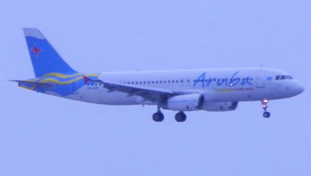 Airbus A320 (P4-AAE)