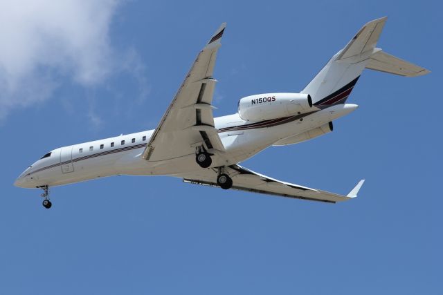 Bombardier Global Express (N150QS) - 02/09/2023:br /Flight EWR > TLV  on final to runway 30.