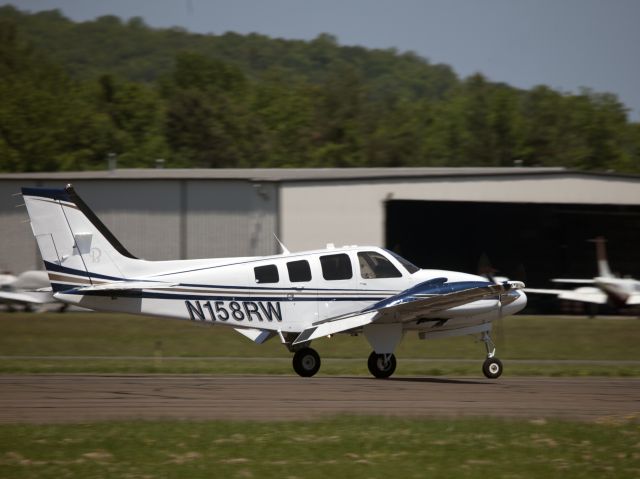 Beechcraft Baron (58) (N158RW) - After landing runway 08.