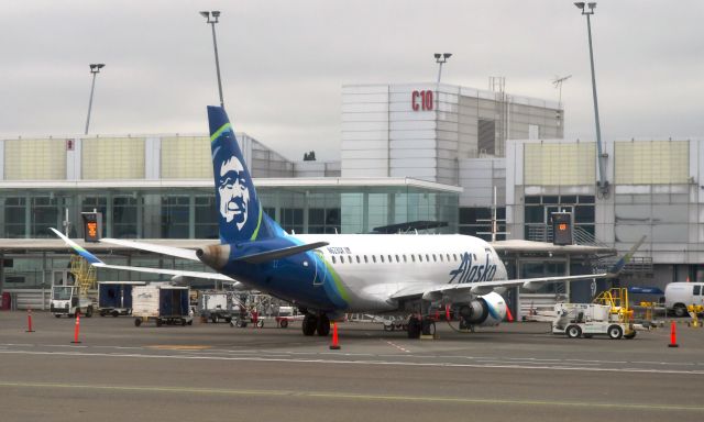 Embraer 175 (N623QX) - Alaska Airlines Embraer ERJ-175LR N623QX in Seattle 