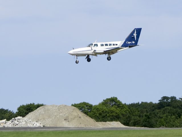 Cessna 402 (N6765T) - Landing runway 34. 16 JUL 2015.