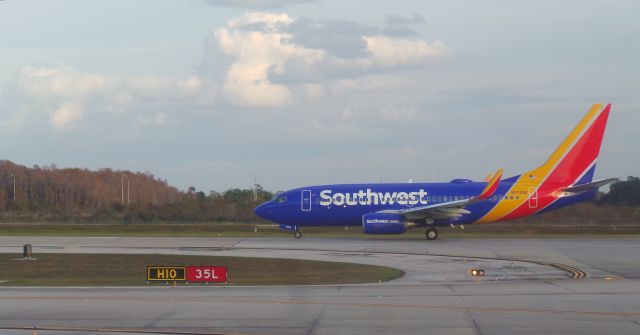 Boeing 737-700 (N7708E) - Southwest Airlines Flight 4409 taking off from MCO to BNA