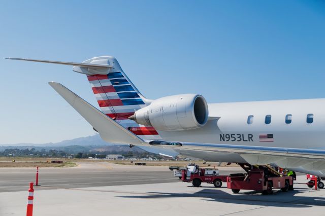 Canadair Regional Jet CRJ-900 (N953LR)