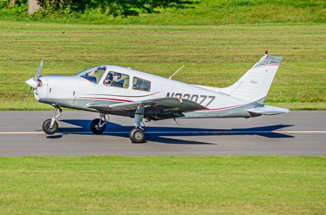 Piper Cherokee (N33077)