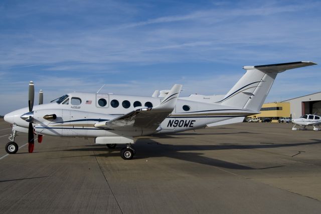 Beechcraft Super King Air 300 (N90WE)