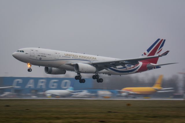 Airbus A330-300 (ZZ336) - Royal Air Force A330 MRTT landing in poor weather conditions.