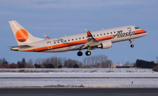 Embraer 175 (N652MK) - Horizon Air "Retro Jet"