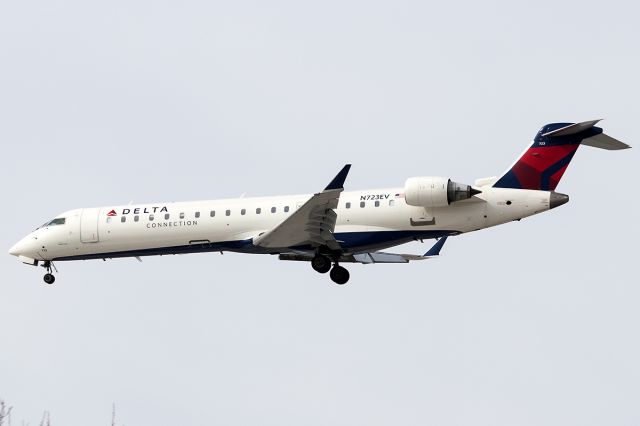 Canadair Regional Jet CRJ-700 (N723EV)